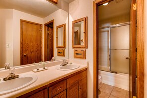 Apartment, 2Â Schlafzimmer | Badezimmer