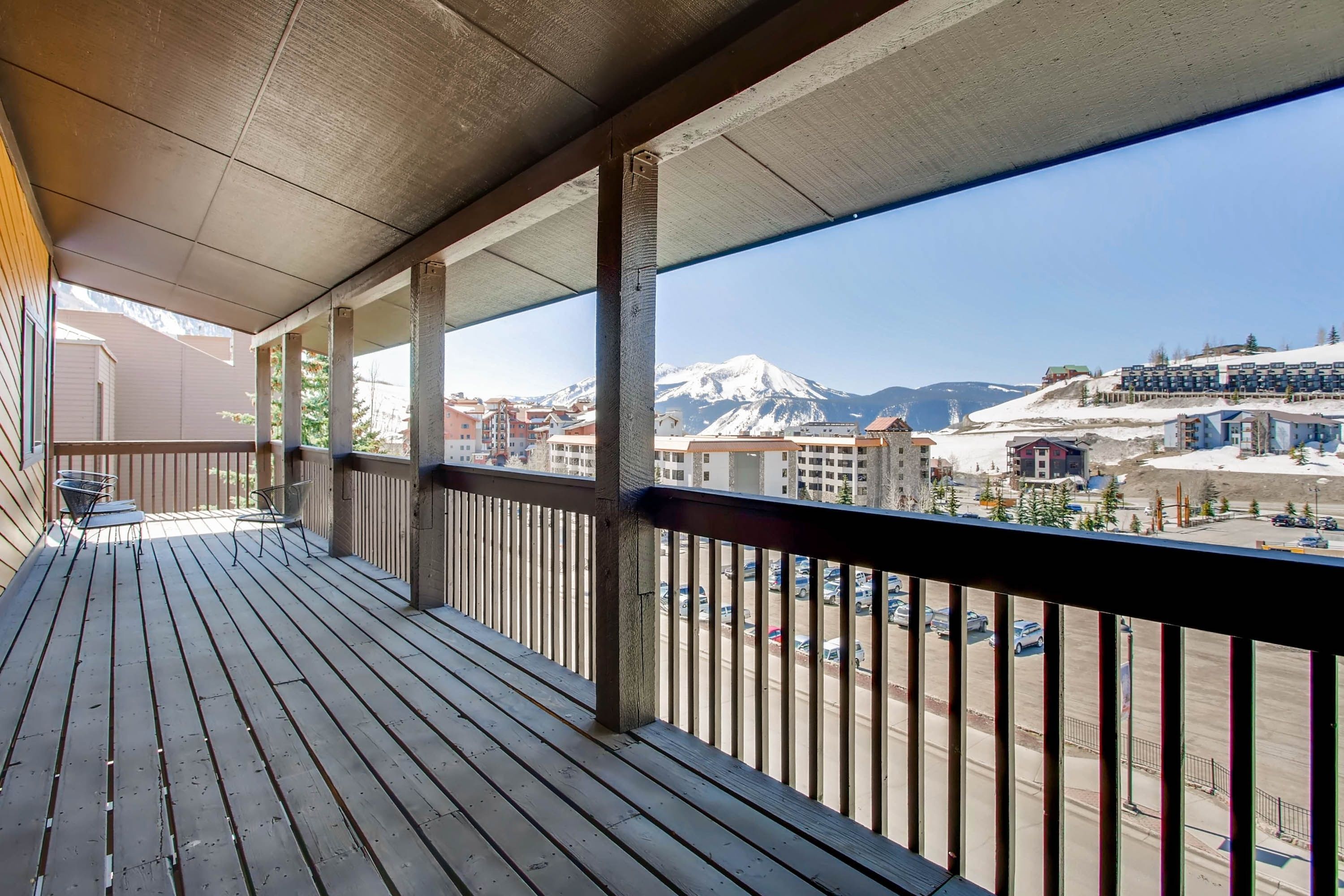 Evergreen 2br- Renovated Kitchen 2 Bedroom Condo - No Cleaning Fee! by RedAwning