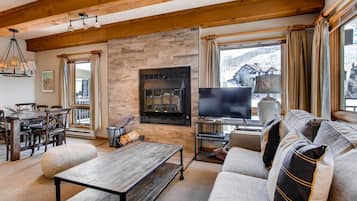 Condo, 2 Bedrooms | Living area