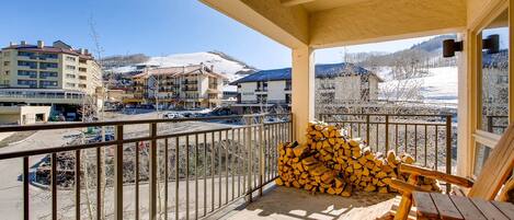 Condo, 2 quartos | Sacada