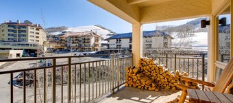 Updated 2 Br With View Of Lifts 2 Bedroom Condo - No Cleaning Fee! by RedAwning