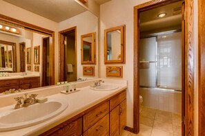 Condo, 2 Bedrooms | Bathroom | Towels