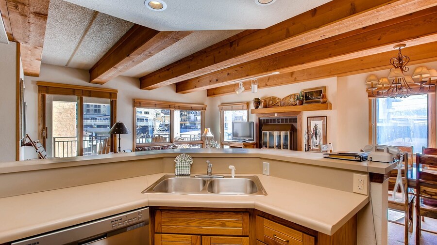 Updated 2 Br With View Of Lifts 2 Bedroom Condo - No Cleaning Fee! by RedAwning