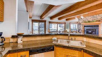 Condo, 2 Bedrooms | Private kitchen | Oven, coffee/tea maker