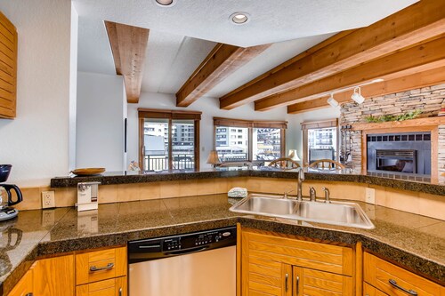 Spacious 2 Br Unit With Completely Updated Kitchen 2 Bedroom Condo - No Cleaning Fee! by RedAwning