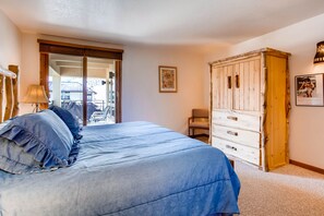Condo, 2 Bedrooms | 2 bedrooms, free WiFi - Spacious 2 Br Unit With Completely Updated Kitchen 2 Bedroom Condo - No Cleaning Fee! by RedAwning (Crested Butte)