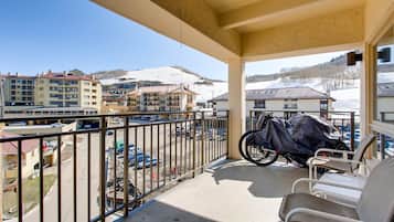 Condo, 2 Bedrooms | Property grounds