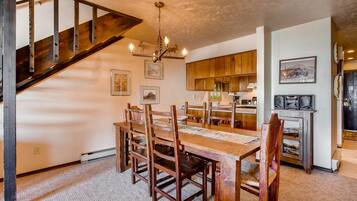 Condo, 4 Bedrooms | Private kitchen | Oven, coffee/tea maker