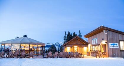 Unique, Mountain 4 Br 4 Bedroom Condo - No Cleaning Fee! by RedAwning