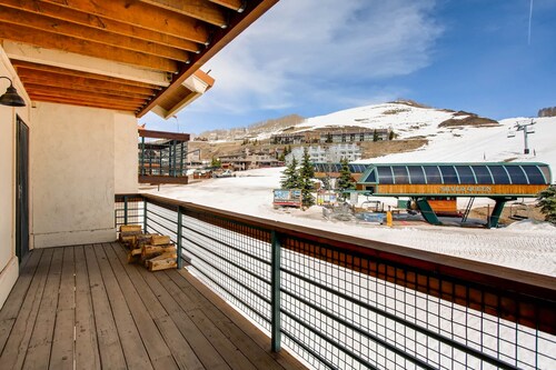 View Of Mt Crested Butte- 1 Br 1 Bedroom Condo - No Cleaning Fee! by RedAwning