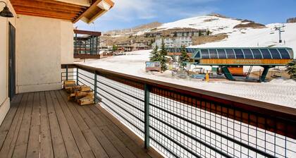 View Of Mt Crested Butte- 1 Br 1 Bedroom Condo - No Cleaning Fee! by RedAwning