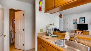 Kondominium, 1 kamar tidur | Dapur pribadi | Oven dan mesin pembuat kopi/teh