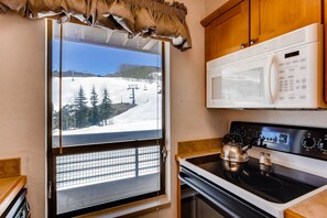 Condo, 1 Bedroom | Private kitchen