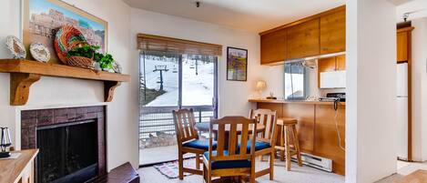 Condo, 1 quarto | Cozinha privada | Fogão, cafeteira/chaleira