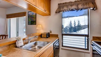 Kondominium, 1 kamar tidur | Dapur pribadi | Oven dan mesin pembuat kopi/teh