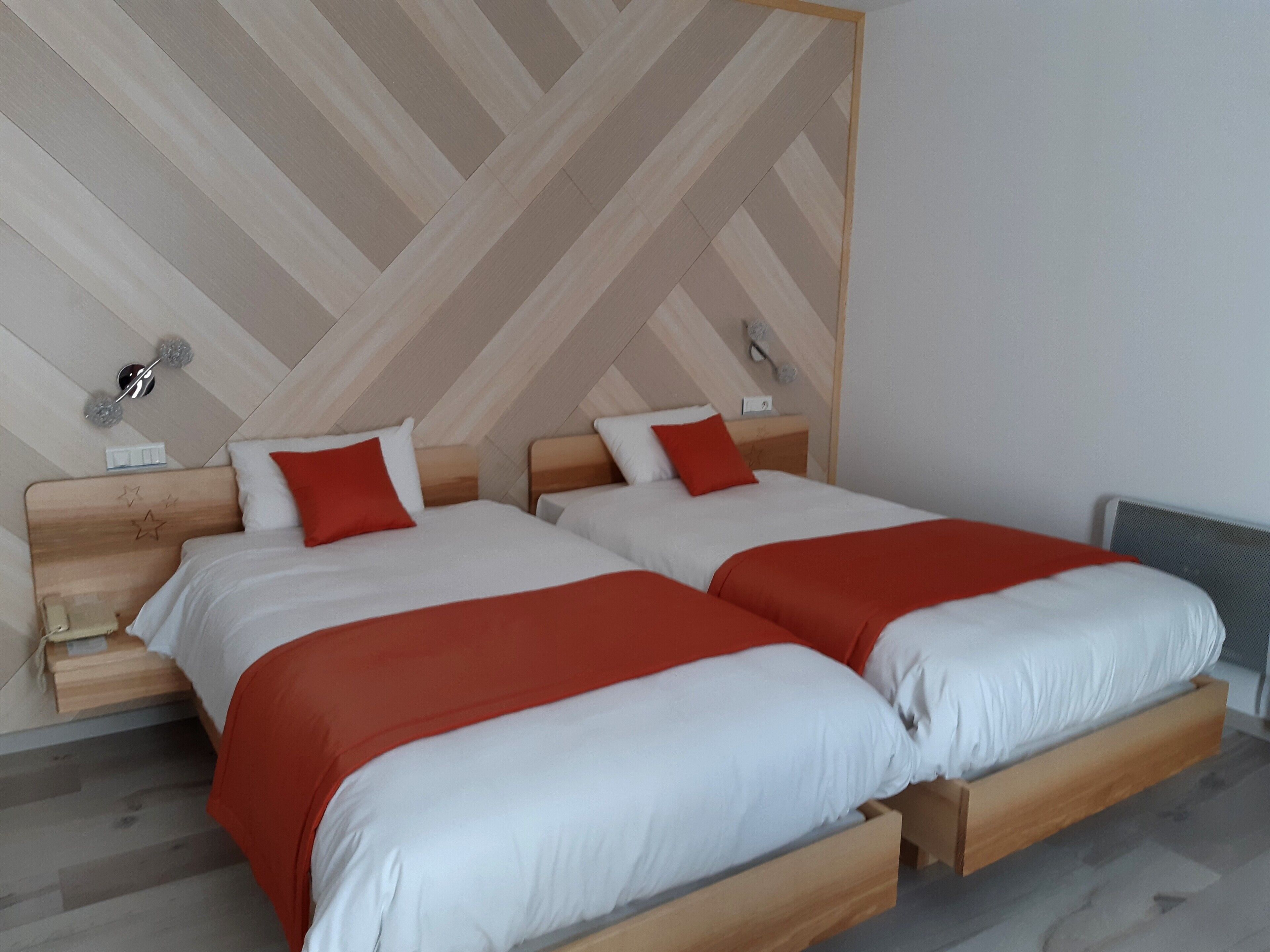 1 bedroom, desk, free wifi, bed sheets