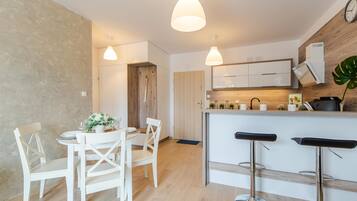 Apartment, Multiple Beds, Non Smoking (Turkus) | Private kitchen | Fridge, stovetop, espresso maker, coffee/tea maker