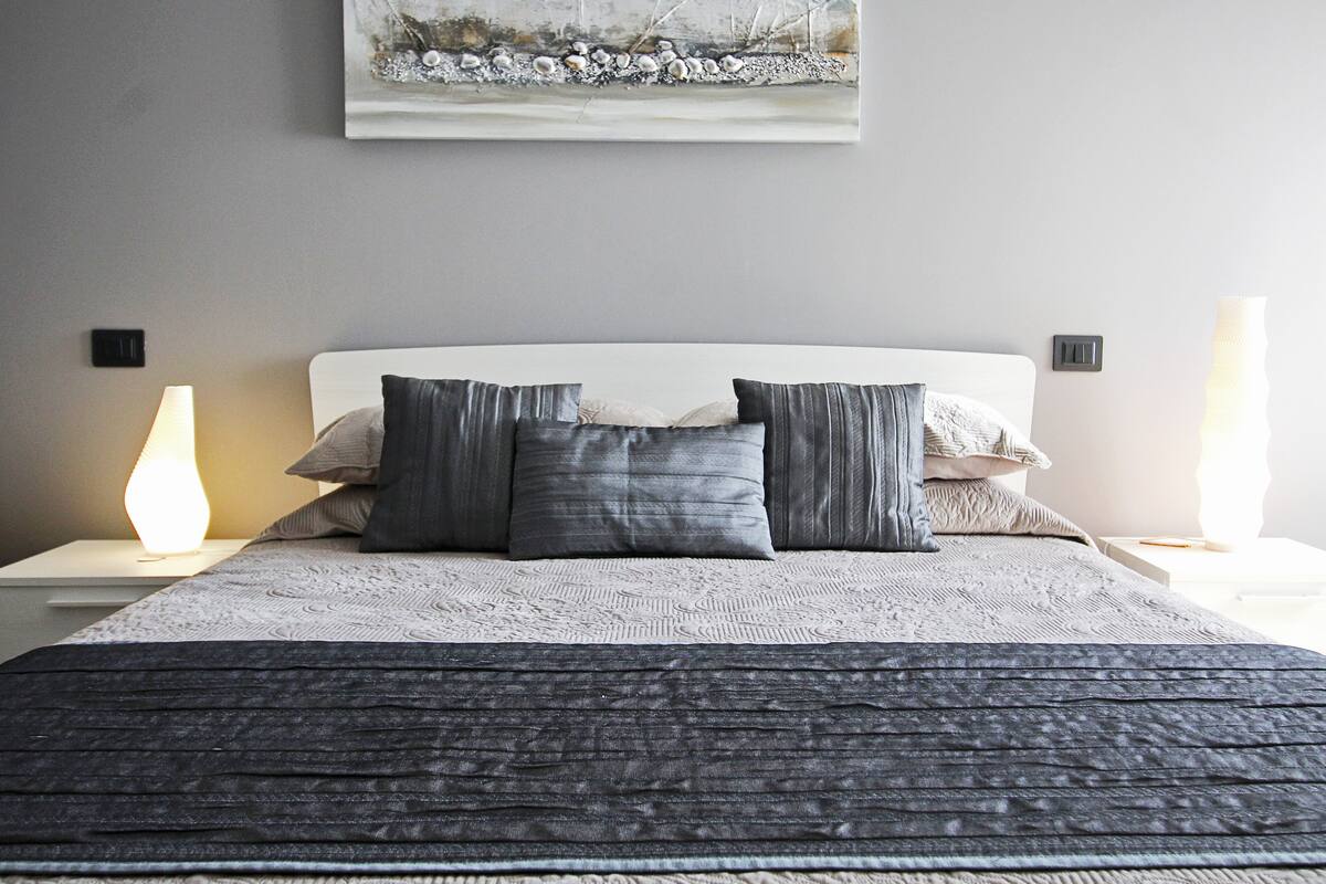Down duvets, pillow-top beds, minibar, individually decorated