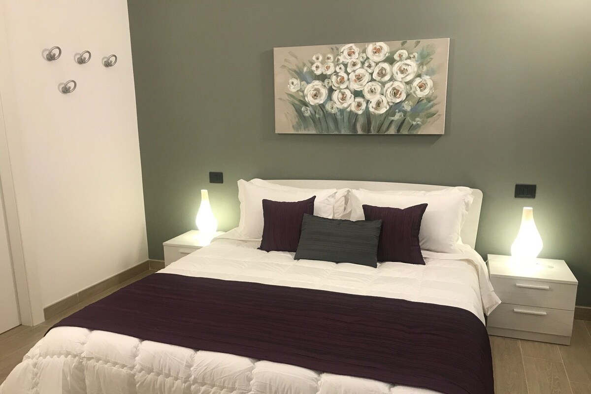 Deluxe tweepersoonskamer | Donsdekens, pillowtop-bedden, een minibar, individueel gedecoreerd