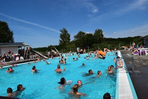 Alberca al aire libre por temporada