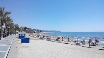 Una spiaggia nelle vicinanze