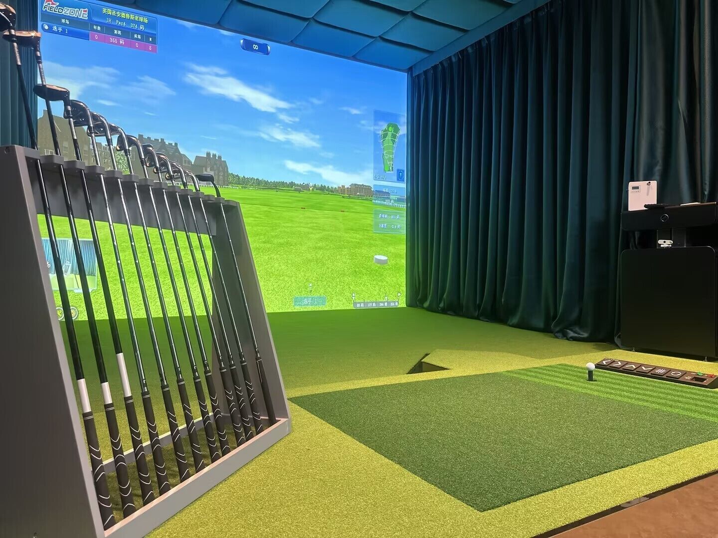 Indoor golf driving range
