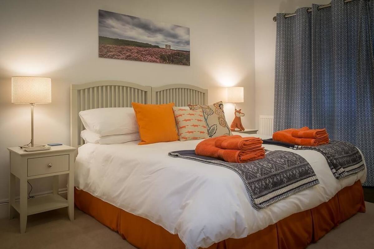 WiFi (free), bed sheets
