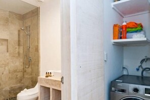 Bathroom - Spacious Contemporary 2 Bed Swim Up Condo- ENCANTO 102 – By Salt-Kisse (Tulum)