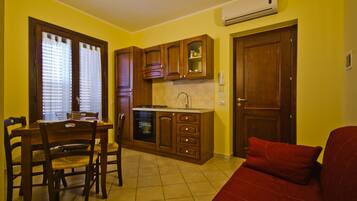Apartment, 1 Schlafzimmer | Eigene Küche | Großer Kühlschrank, Herdplatte, Kochgeschirr/Geschirr/Besteck