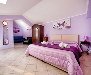 Desk, blackout drapes, soundproofing, iron/ironing board - Sosta dei Garibaldini (Campofelice di Roccella)