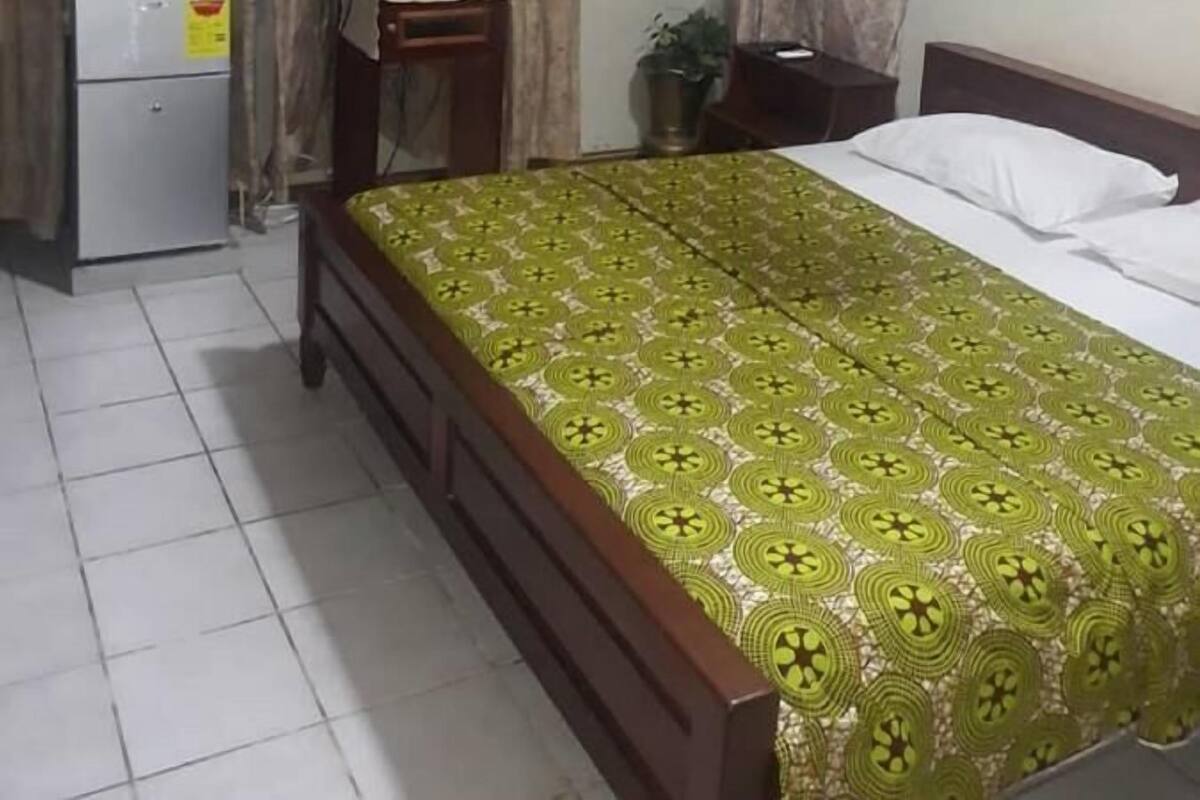 Deluxe Double Room | Iron/ironing board (on request), bed sheets