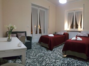 Individually decorated, individually furnished, soundproofing - Edelweiss B&B (Salerno)