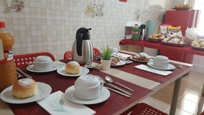 Free daily buffet breakfast - Edelweiss B&B (Salerno)