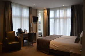 Superior Double Room, River View (Torenkamer) | 1 bedroom, minibar, desk, blackout drapes