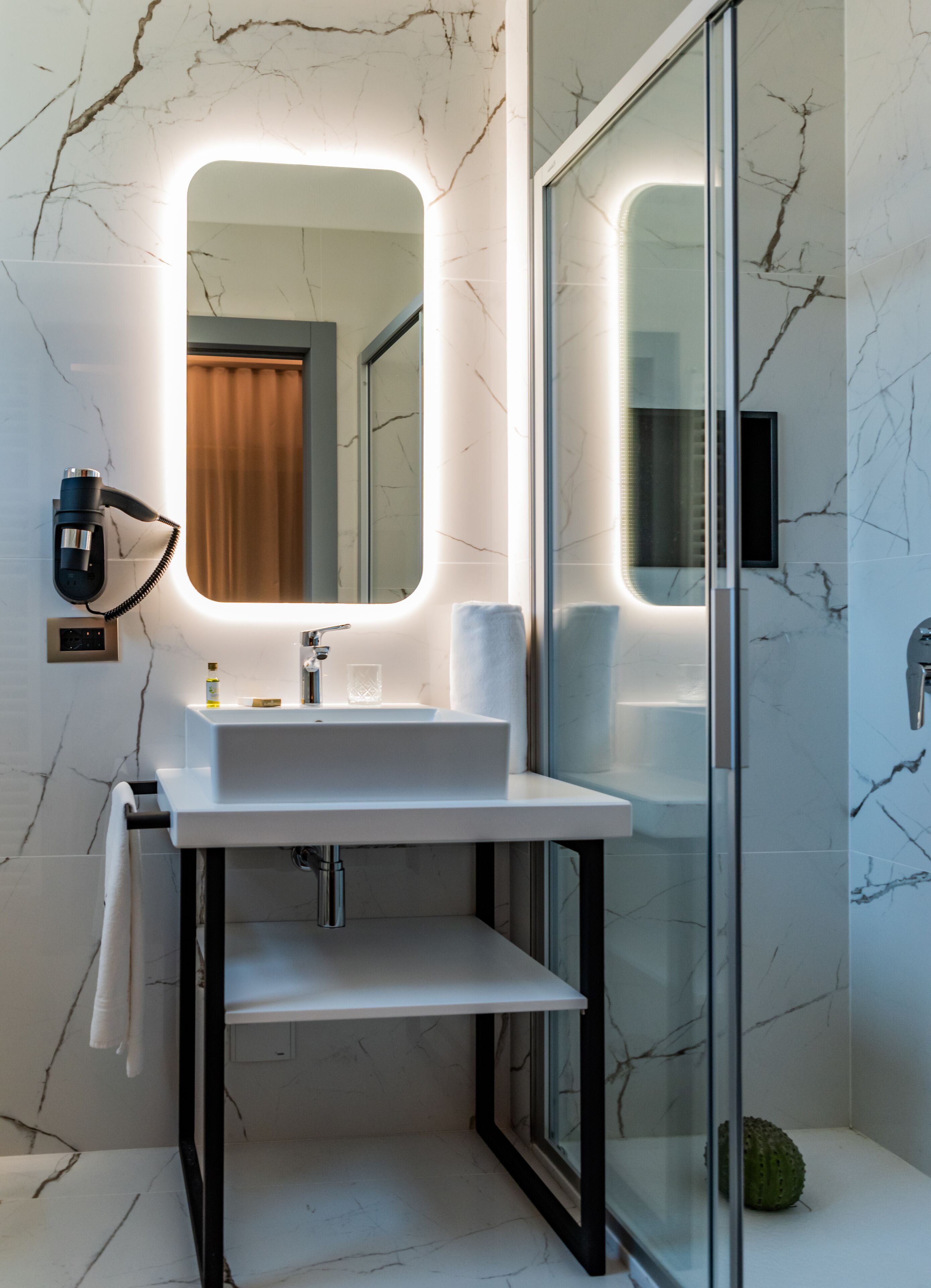 Kamar Single Comfort | Kamar mandi | Shower, perlengkapan mandi gratis, pengering rambut, dan kloset