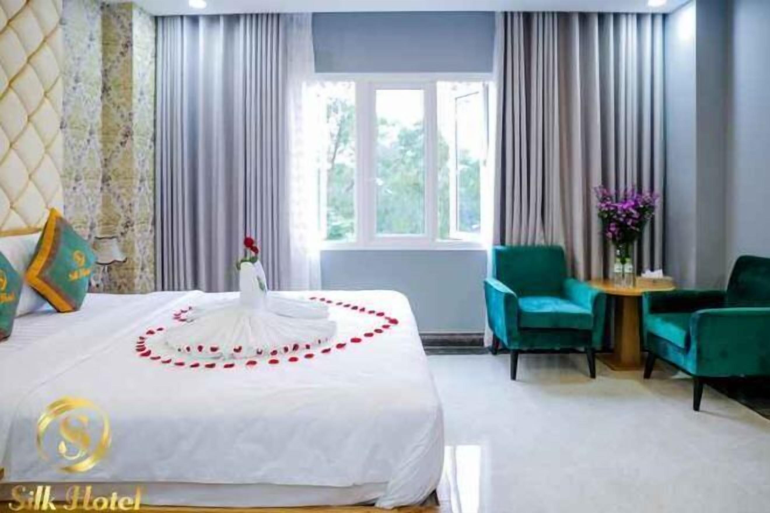 Minibar, bureau, Wi-Fi gratuit, draps fournis