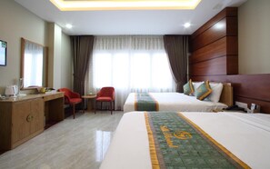 Minibar, Schreibtisch, kostenloses WLAN, Bettwäsche