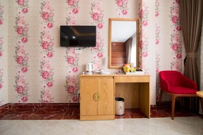 Minibar, escritorio, wifi gratis y ropa de cama