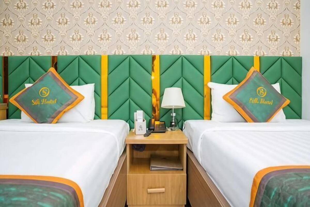 Minibar, desk, free WiFi, bed sheets