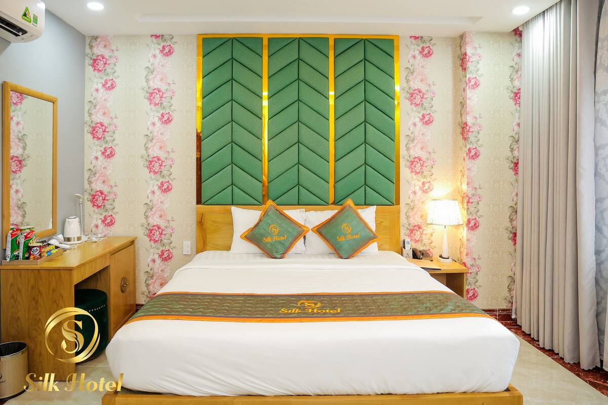 Deluxe Double Room | Minibar, desk, free WiFi, bed sheets