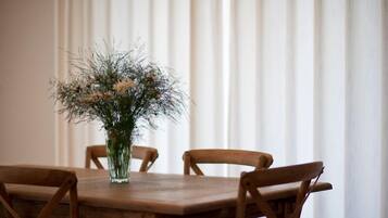 Ferienhaus, 2 Schlafzimmer (Cerro da Vinha) | Essbereich im Zimmer