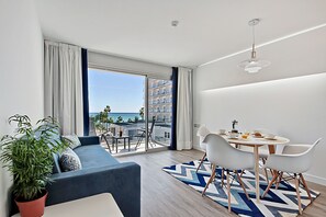 Down duvets, in-room safe, desk, blackout curtains