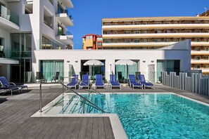 Outdoor pool, open 10:00 AM to 8:00 PM, pool loungers