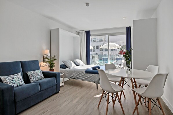 Down duvets, in-room safe, desk, blackout curtains