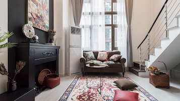 Classic-Apartment | Hochwertige Bettwaren, Daunenbettdecken, Schreibtisch