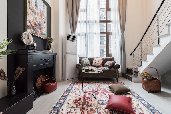 Classic-Apartment | Hochwertige Bettwaren, Daunenbettdecken, Schreibtisch