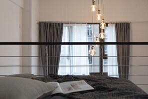 Classic Apartment | Premium bedding, down duvets, desk, blackout curtains