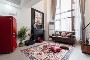 Classic-Apartment | Hochwertige Bettwaren, Daunenbettdecken, Schreibtisch