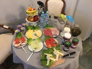 Daily buffet breakfast for a fee