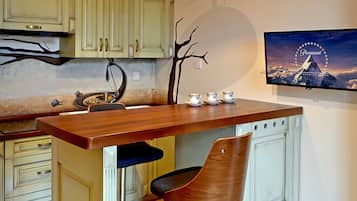 Phòng đôi hoặc 2 giường đơn Superior (7) | Bếp nhỏ riêng | Tủ lạnh, bếp nấu, dụng cụ pha cà phê/trà, ấm điện